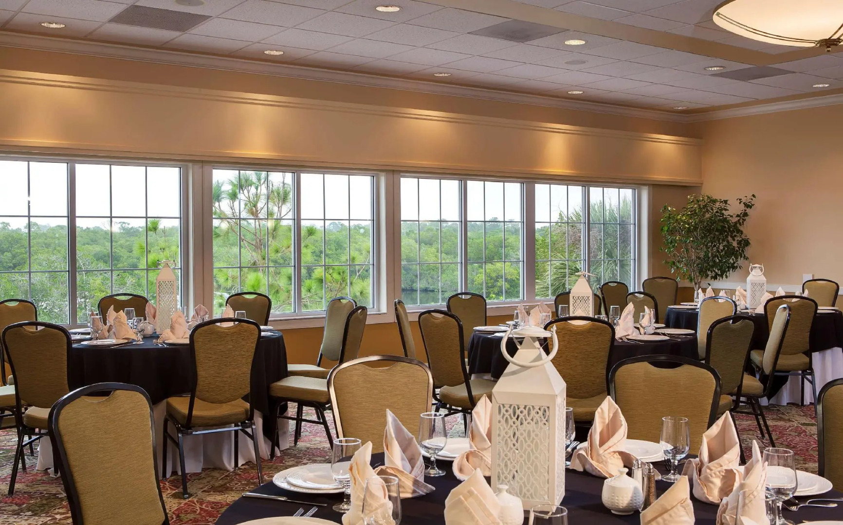 DoubleTree Suites by Hilton Naples