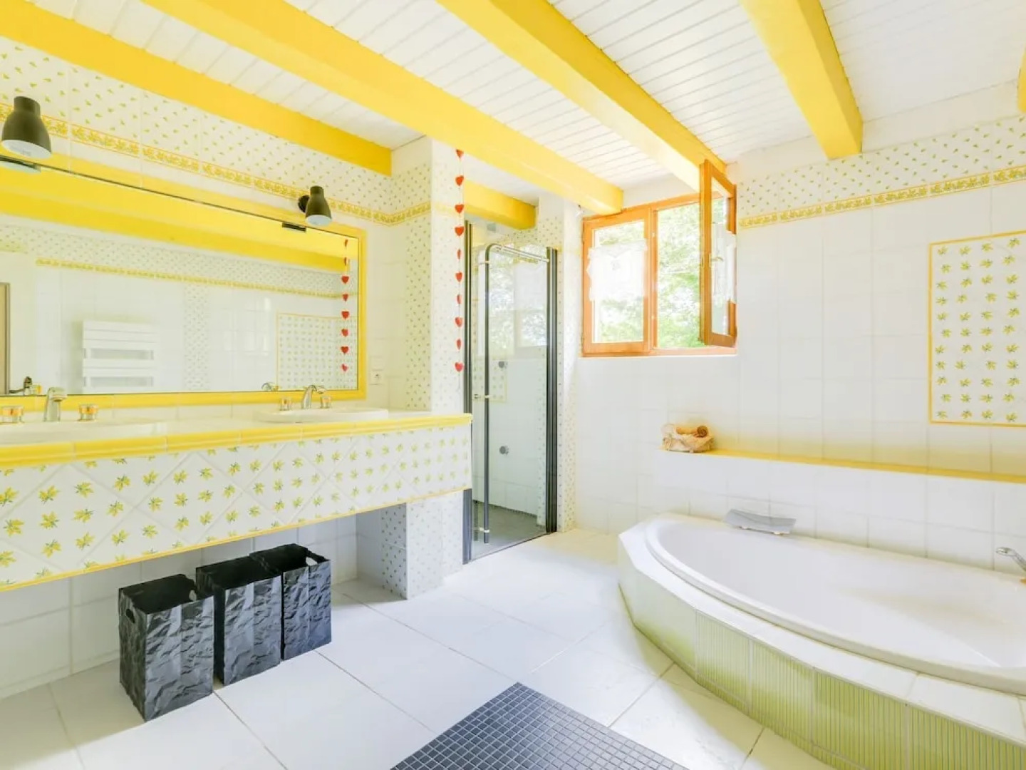 Holiday Home in Laluque with Terrace, Garden And Barbecue