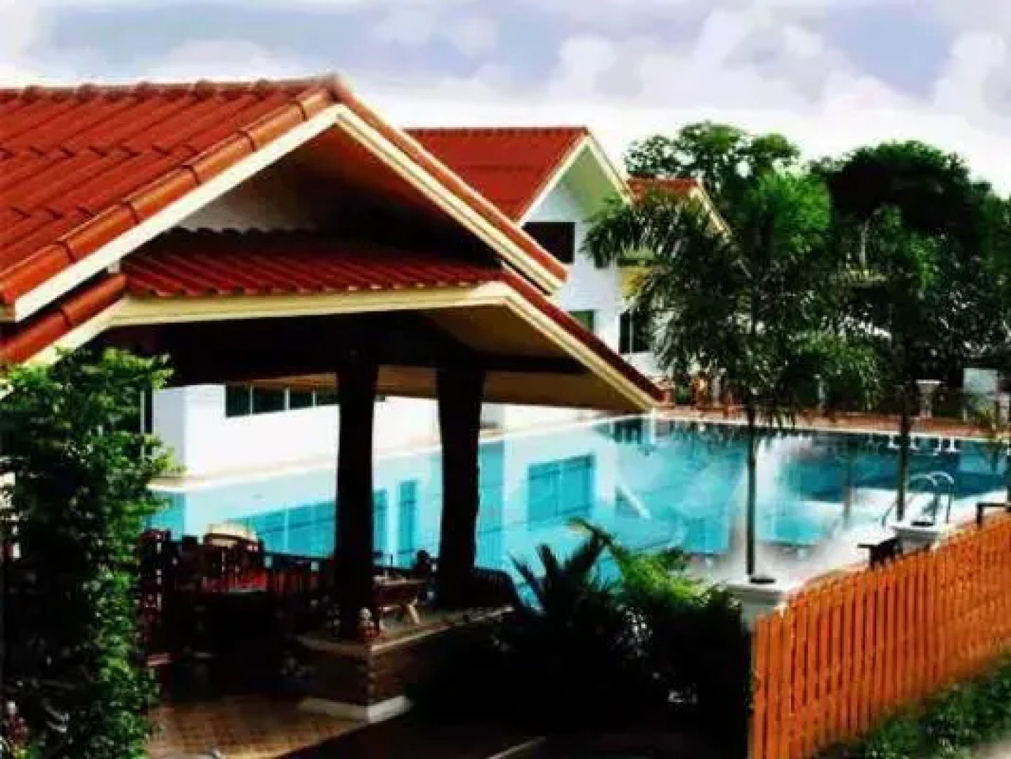 Reaun Araya Hotel