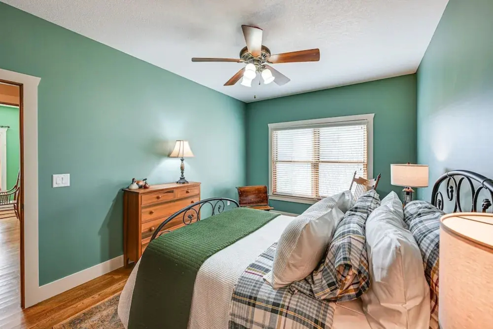 Mountain-view Georgia Cabin w/ 2 Decks