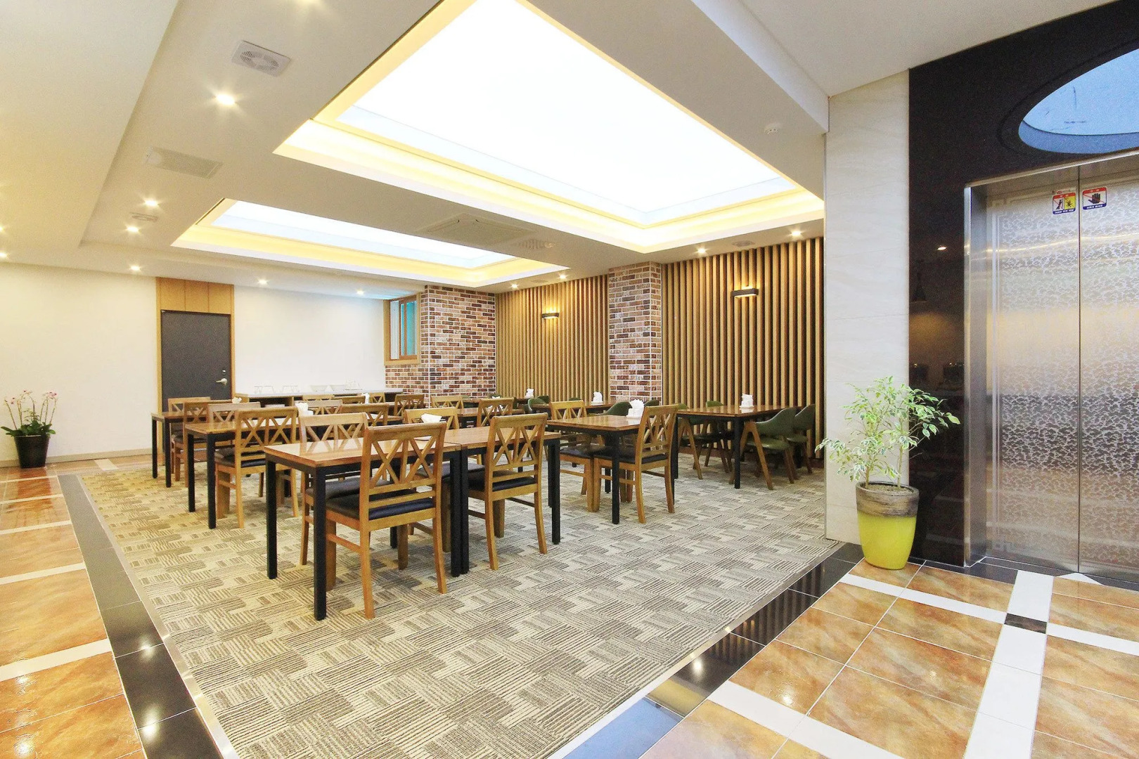 Hound Hotel Gwangju Cheomdan