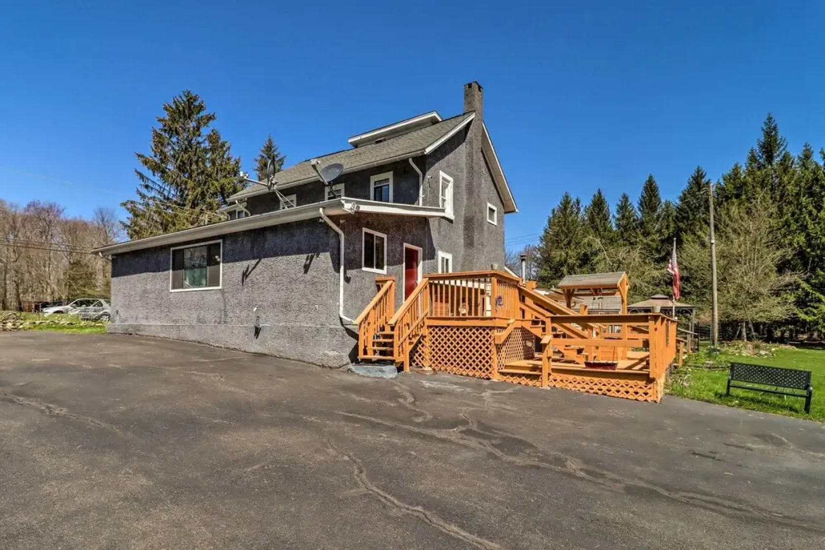 3 Mi to Lake: Spacious Tobyhanna Home & Guest Home