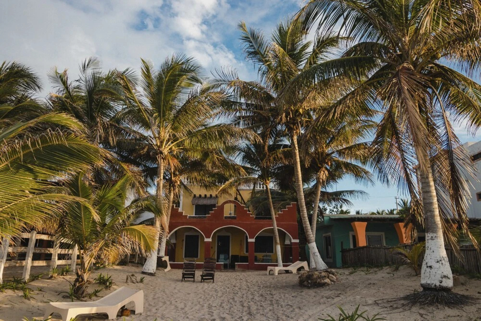 Casa Maya Lodge  Robinson Crusoe Style