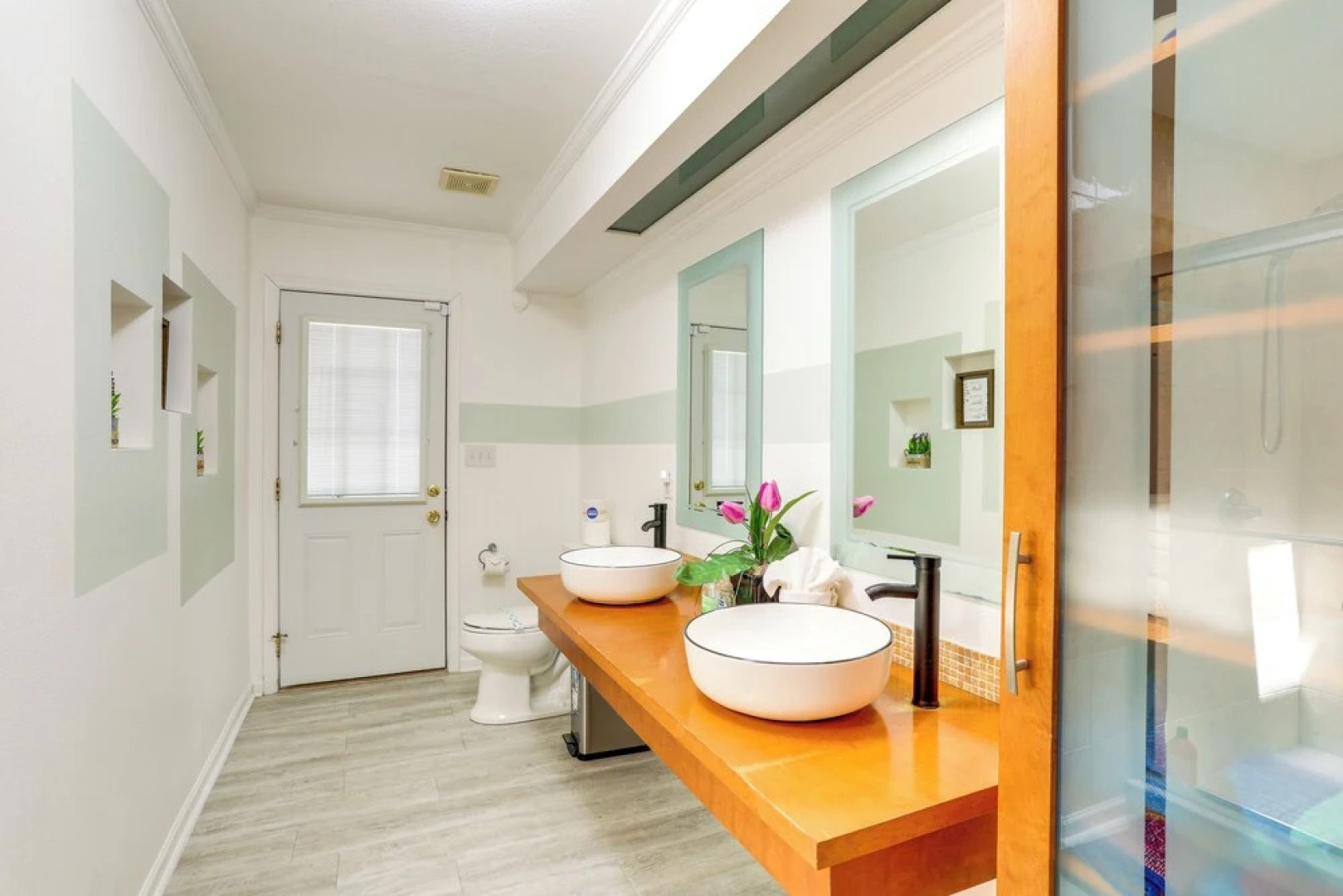 4 Mi to Beaches: Alluring Largo Hideaway!