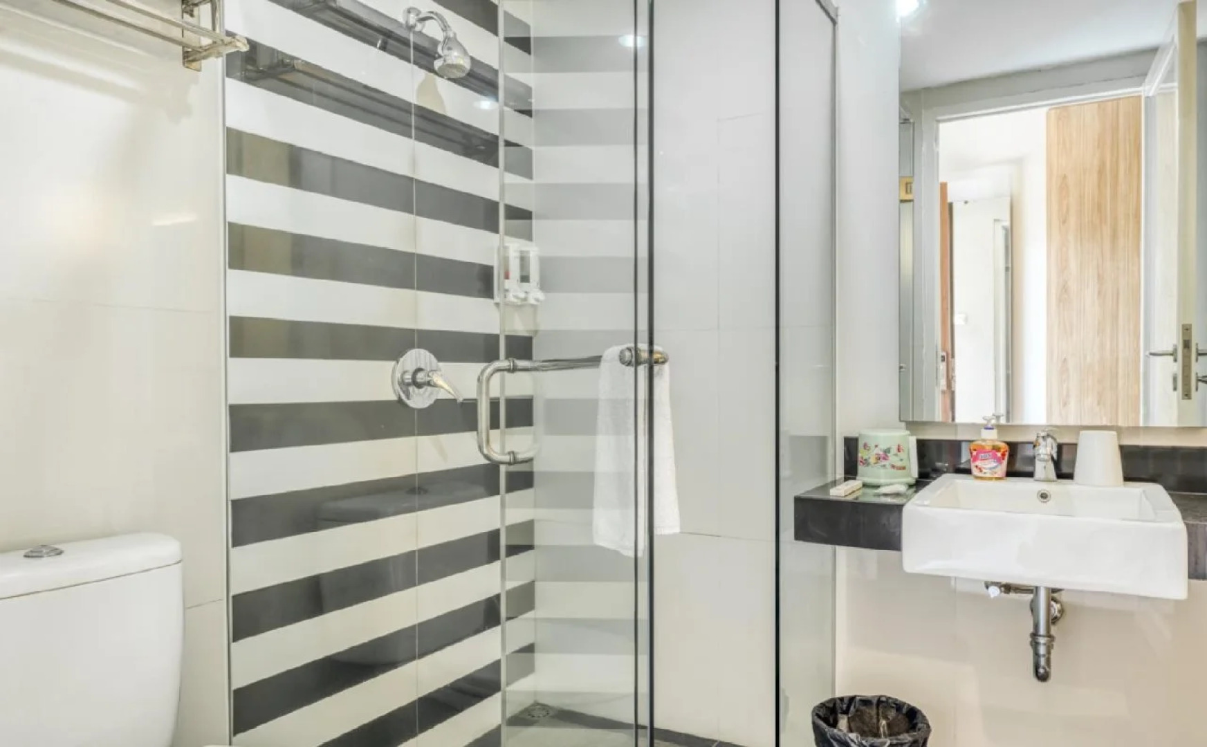 Sunshine Family Homestay near Terminal 1 Juanda Airport