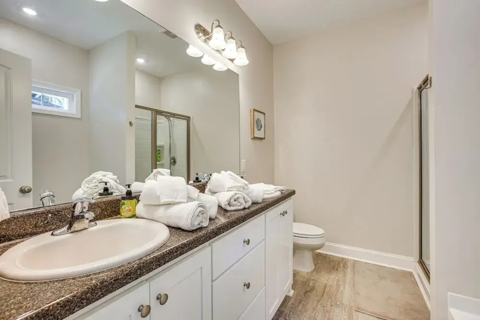 1 Mi to Riverfront: Darien Family Home