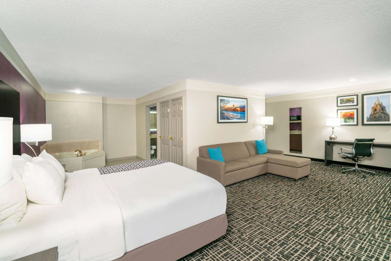 La Quinta Inn & Suites by Wyndham Latham Albany Airport