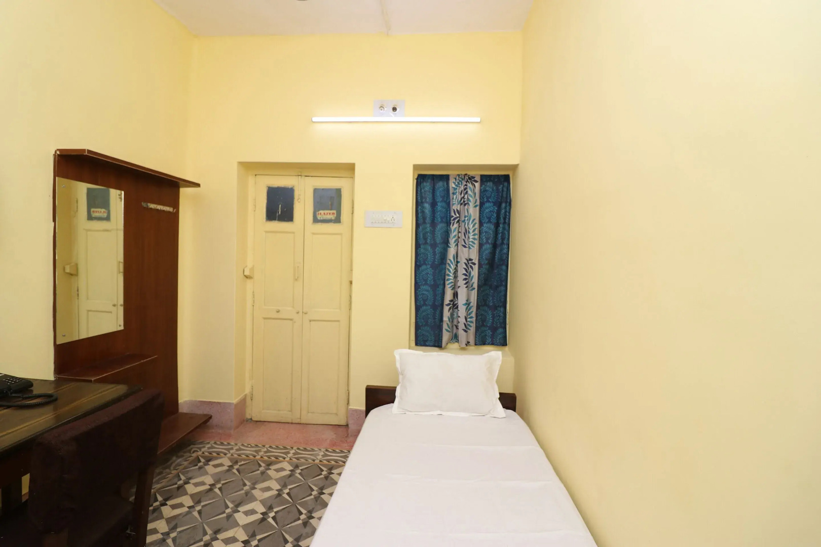 SPOT ON 44329 Sri Krishna Inn Lodging & Boarding