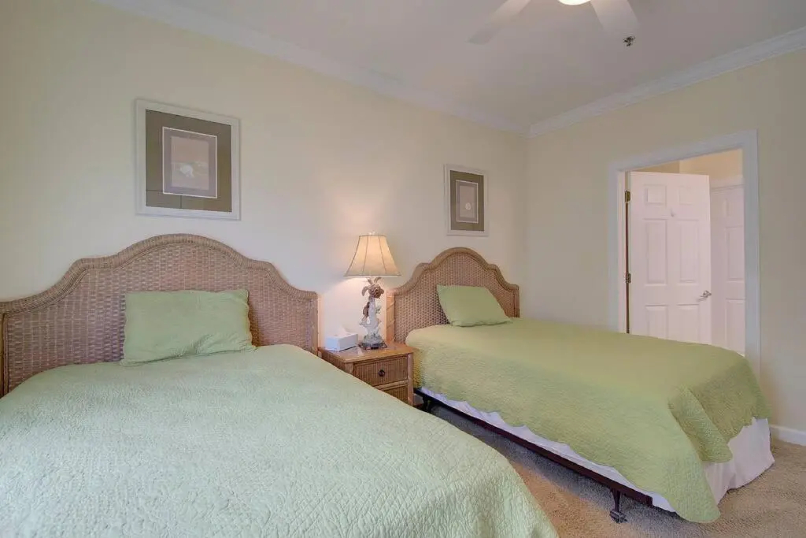 Oceanview 4BR/4BA Condo, Steps to Beach/Pool