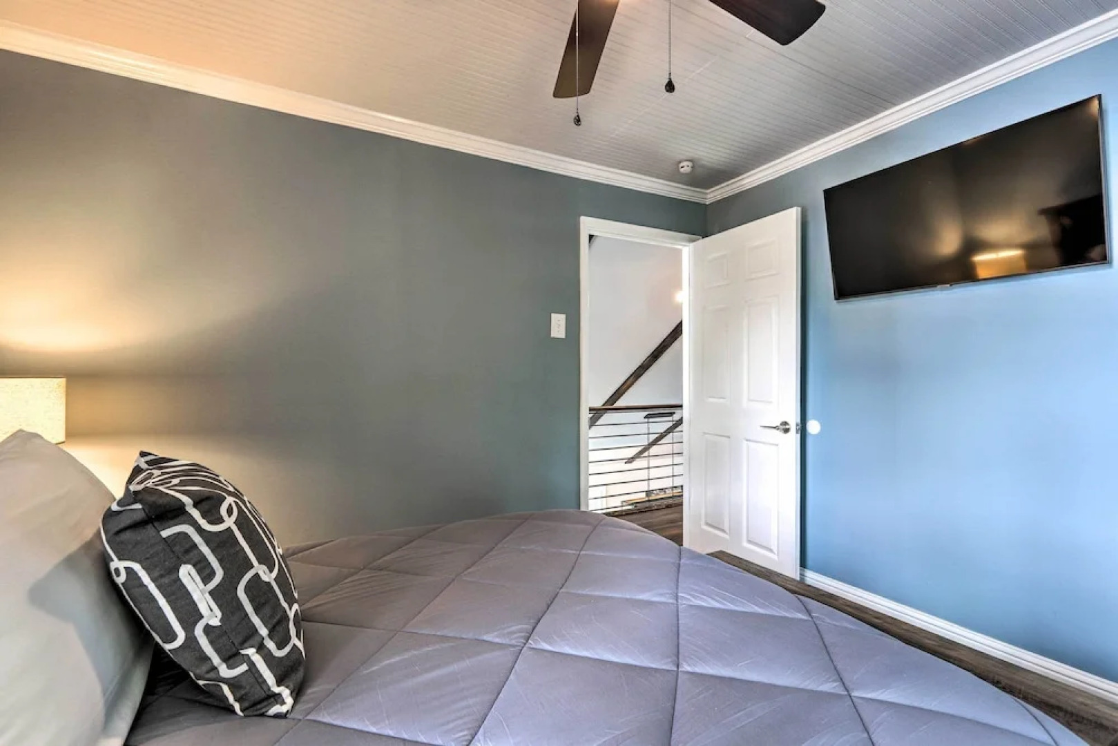 Waterfront Gem on Lake Sinclair With Boat Dock!