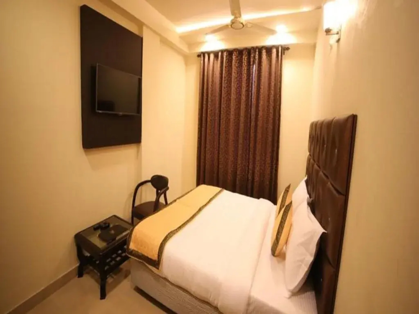 Royal Rosette Lake View Boutique Hotel