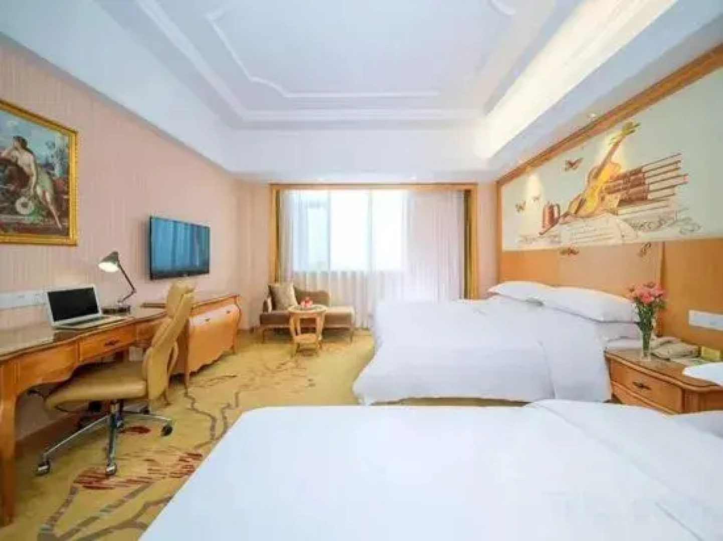 Yicheng Lanbowan Hotspring Holiday Hotel