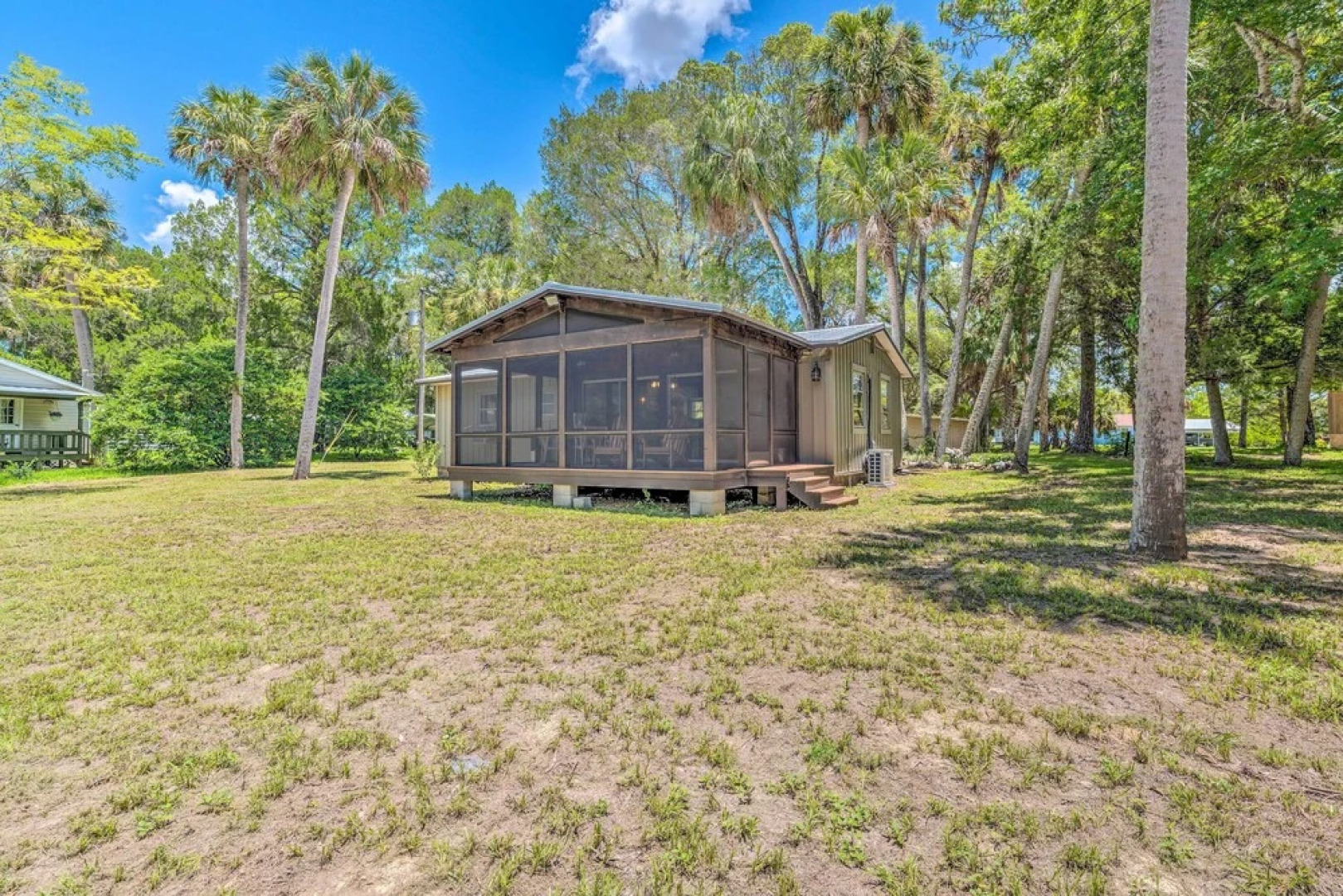 Waterside Anglers Heaven: Crooked River Fish Camp