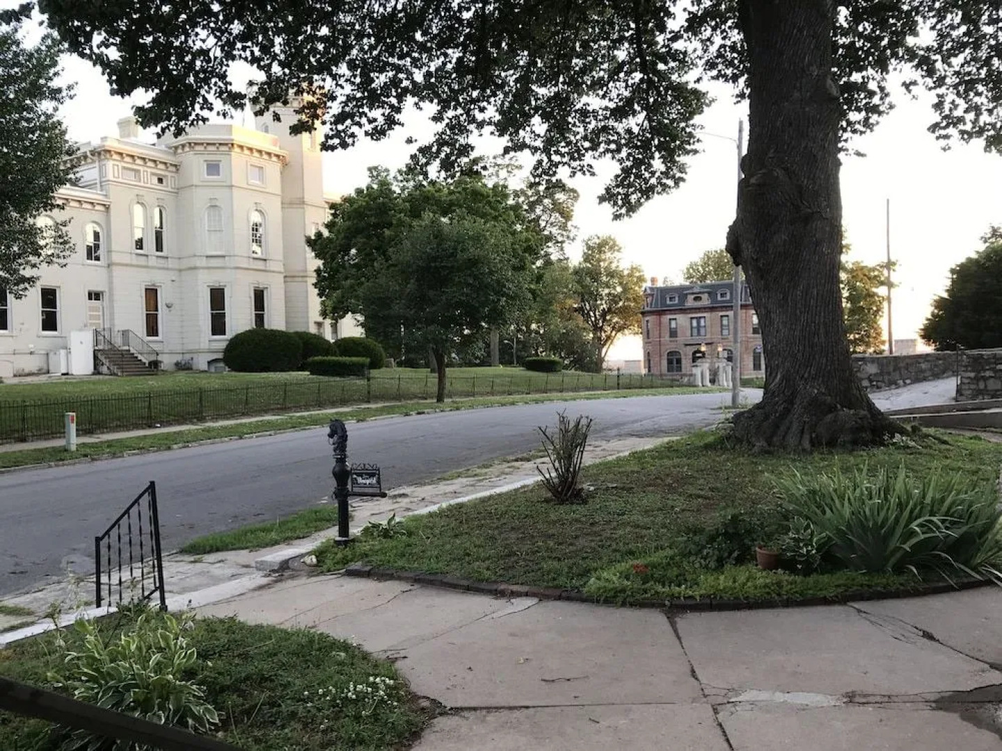 Vineyard Mansion & Carriage House Bed & Breakfast