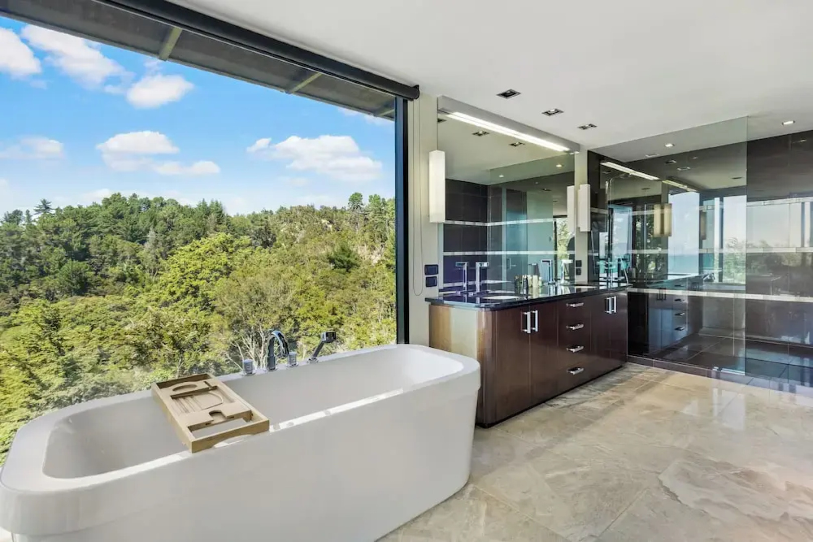 Oceanview Penthouse Suite & Beach Access
