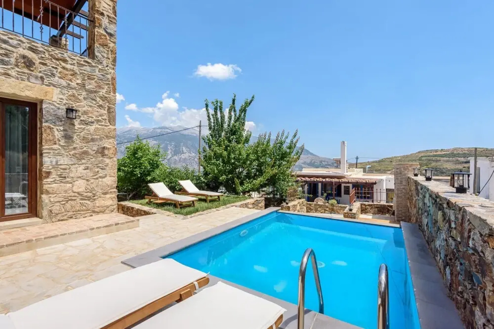 Minos Country Living Apartments