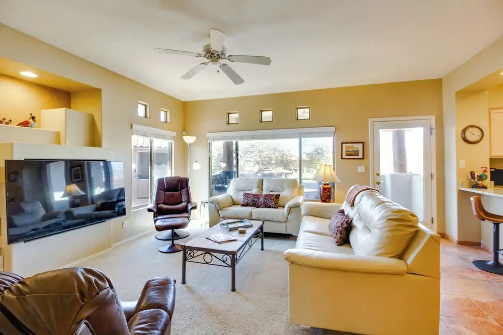 Oro Valley Condo w/ Community Pool: Near Hiking!