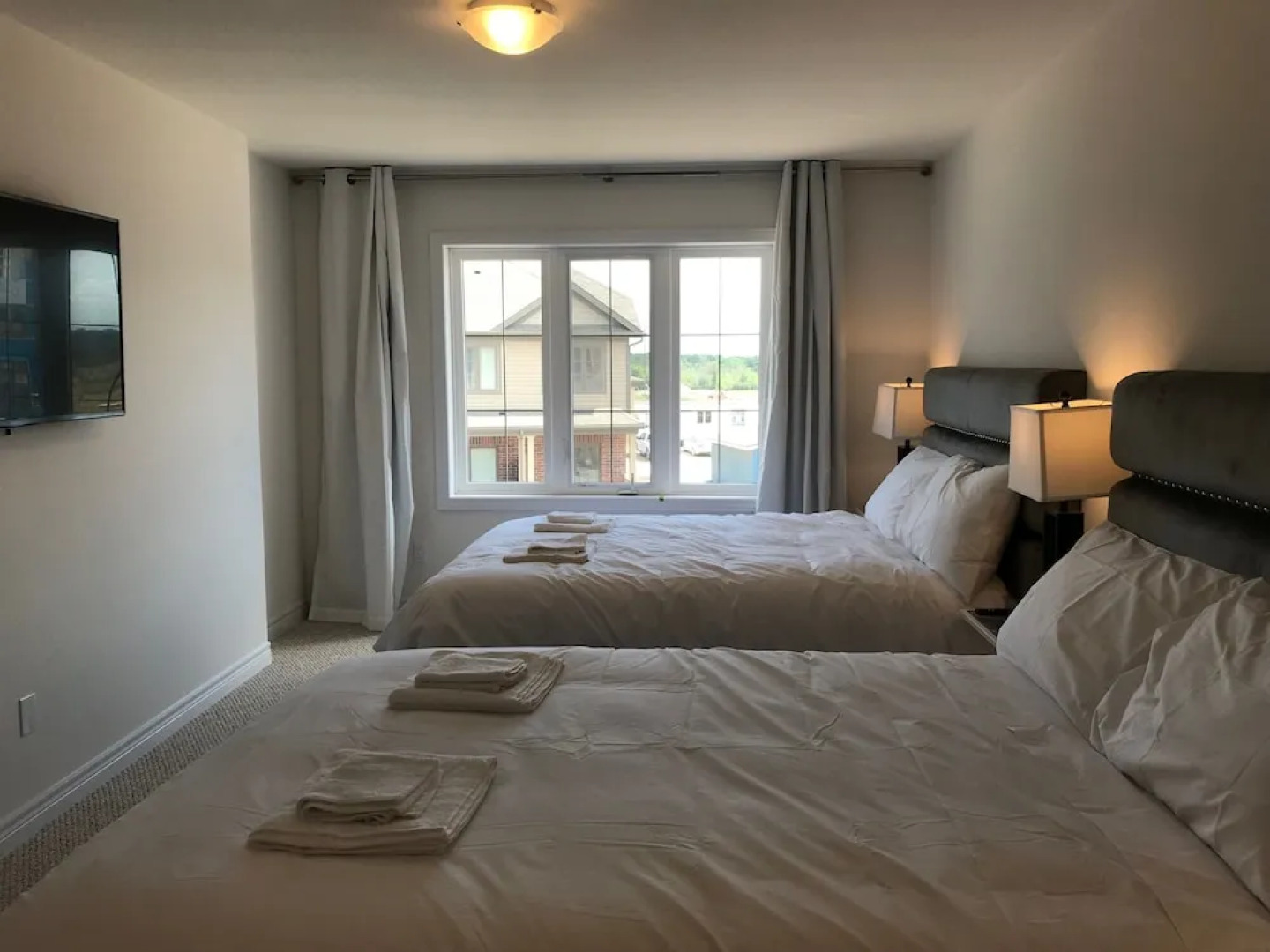 Extravagant Brand New Town House