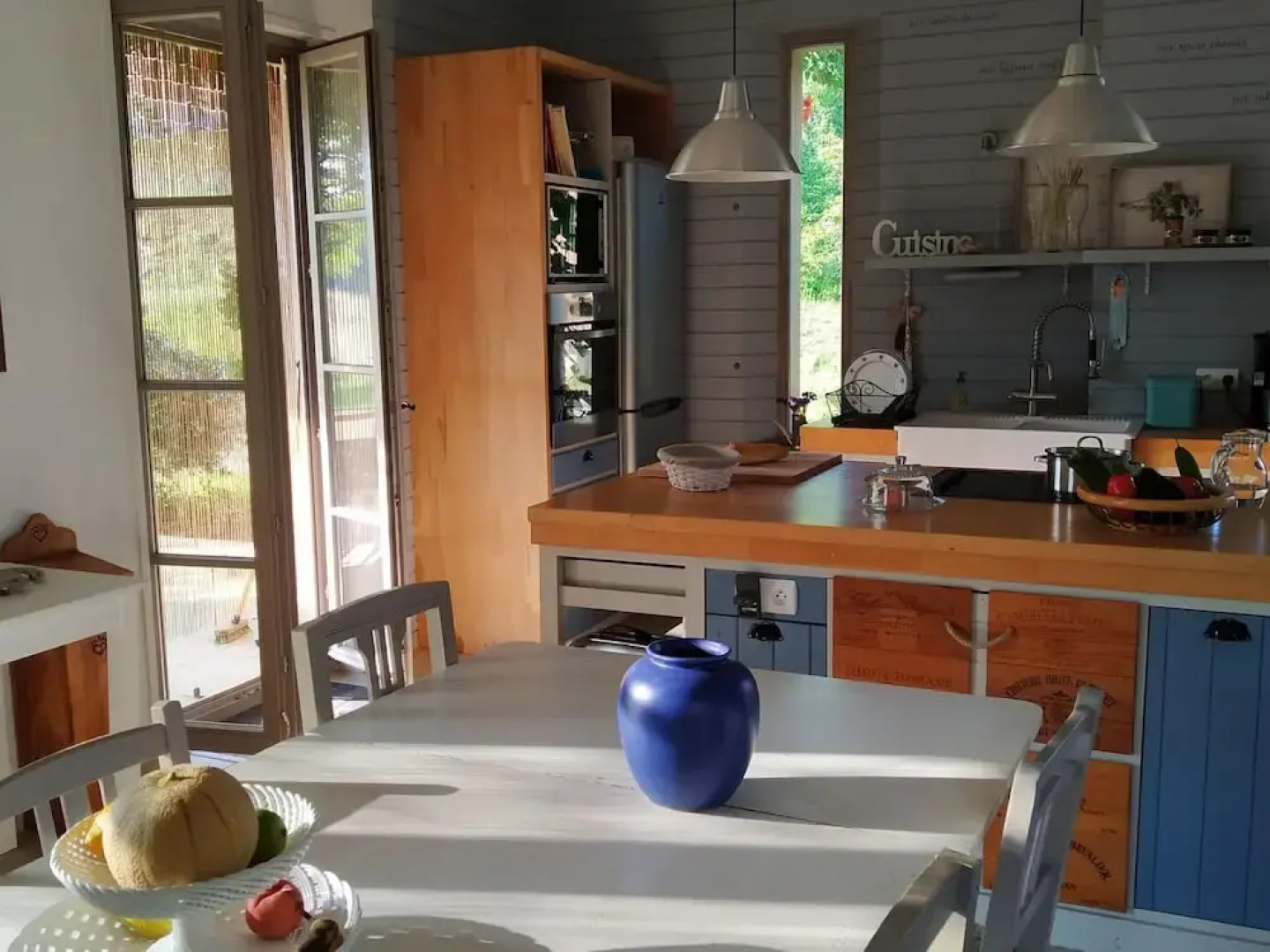 Sunflower Valley Villa, Leobard