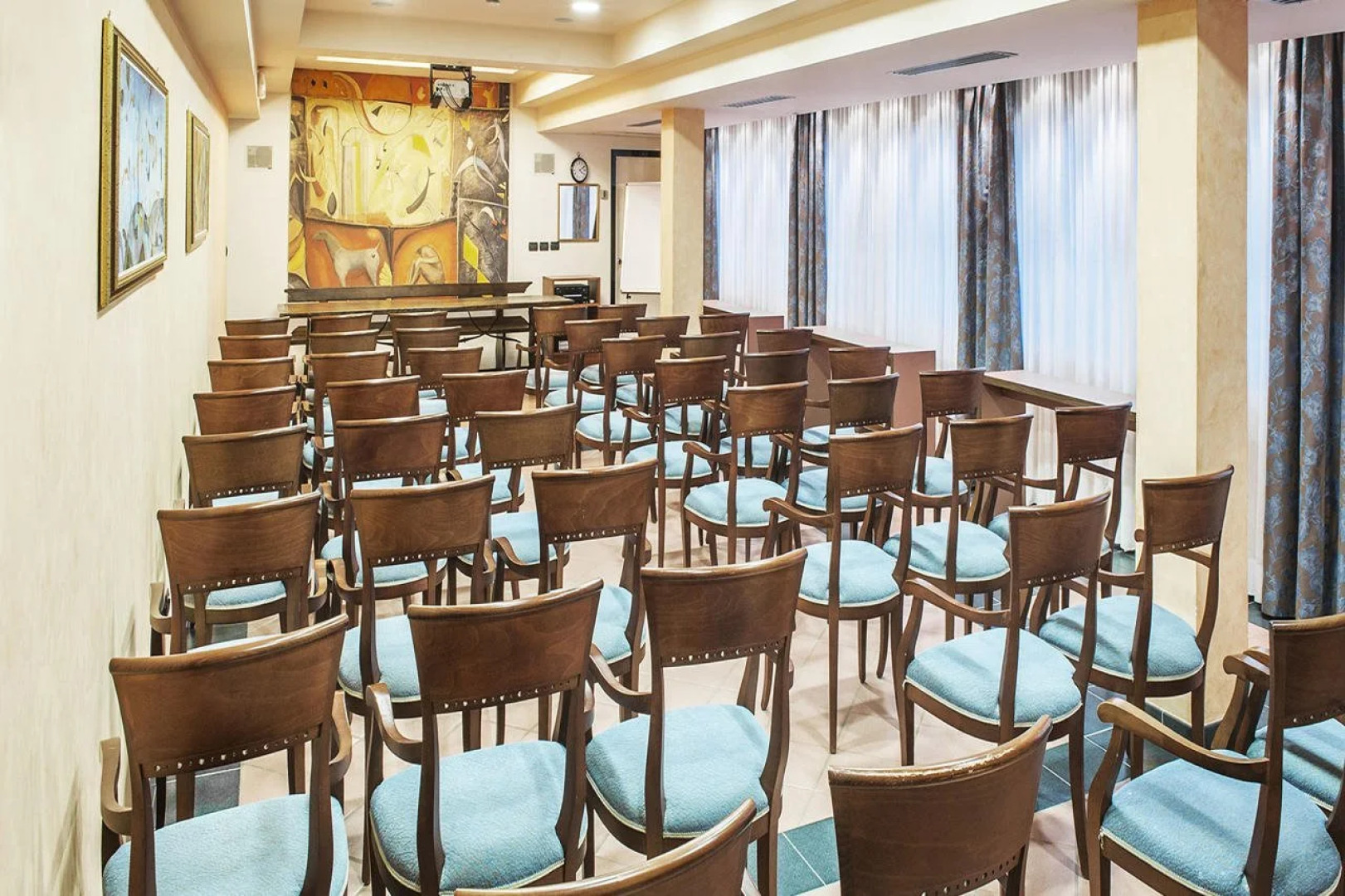 International Hotel & Suite