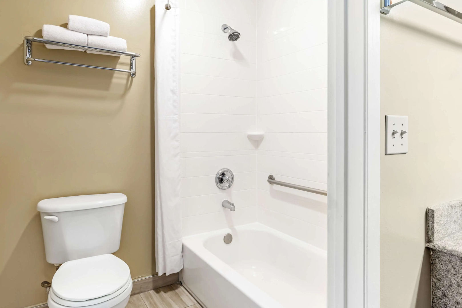 Best Western China Lake Inn