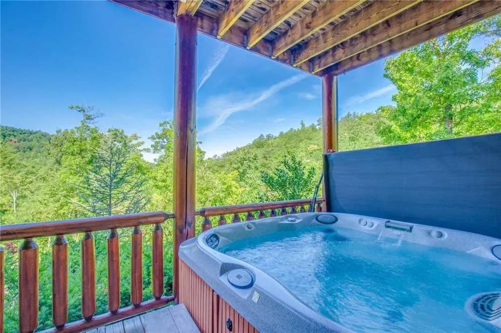 Majestic Sunset - 4 Br cabin by RedAwning