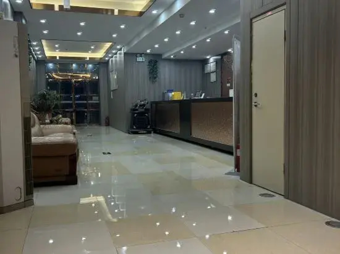 Quanna Hotel (Zhengzhou Railway Station Yinji Plaza)