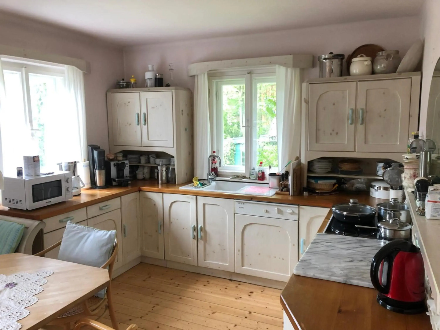 Haus in Anif bei Salzburg mit Sauna und Garten mit Badeteich