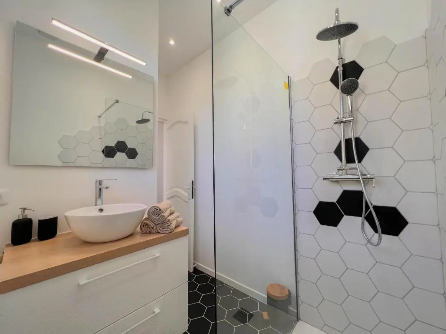 Hyper centre, Bord du canal, Cosy, fibre, parking privée, 1 a 4 pers