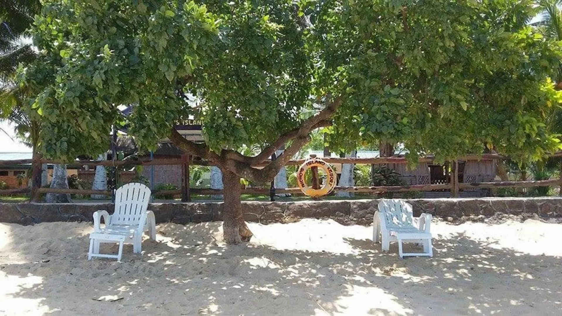 Nichos Island Resort