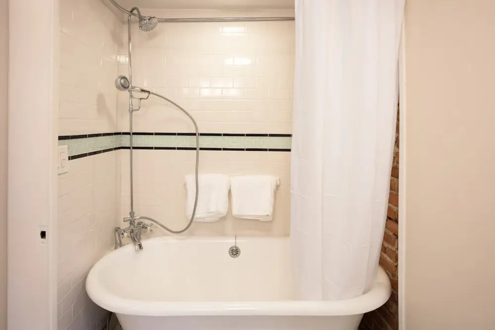 Elliot by Avantstay Historic Character Home in Great Location!