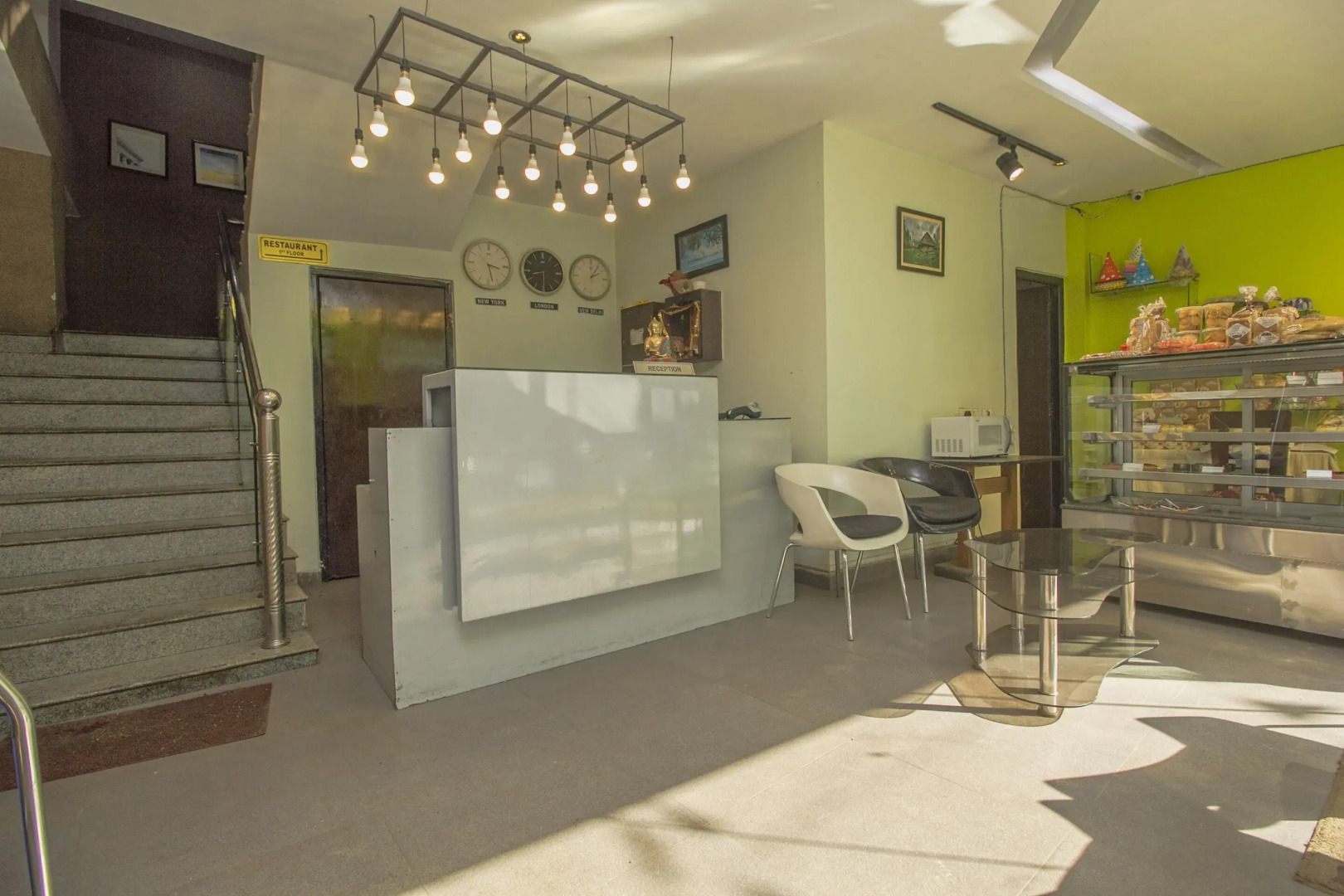 OYO 28171 Kava Suites