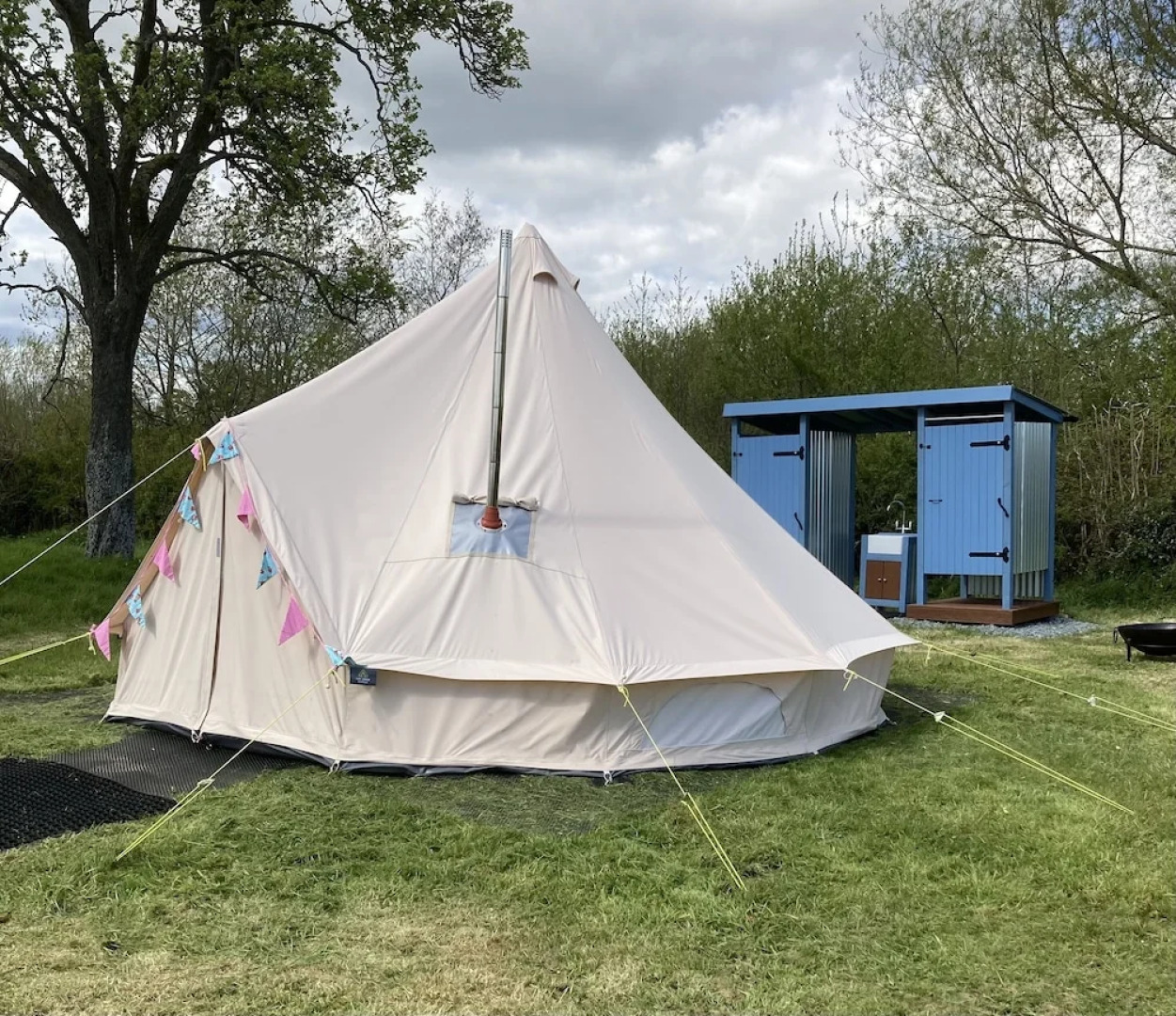 Glamping at The Homestead - Ensuite Bell Tent - Campsite