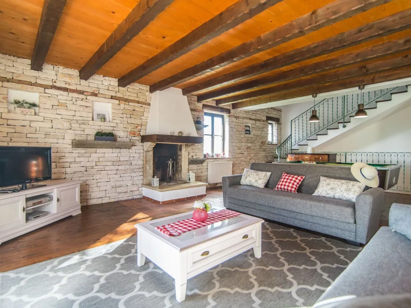 Expansive Villa in Sveti Lovrec With Swimming Pool