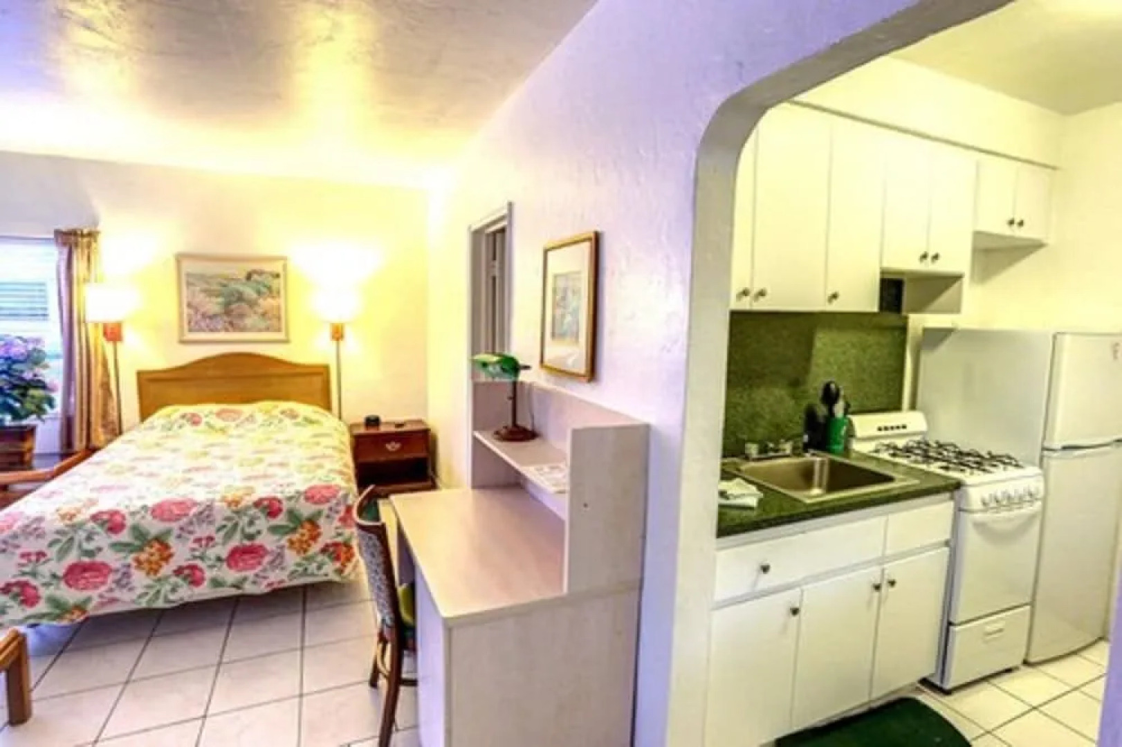 Richards Motel Courtyard