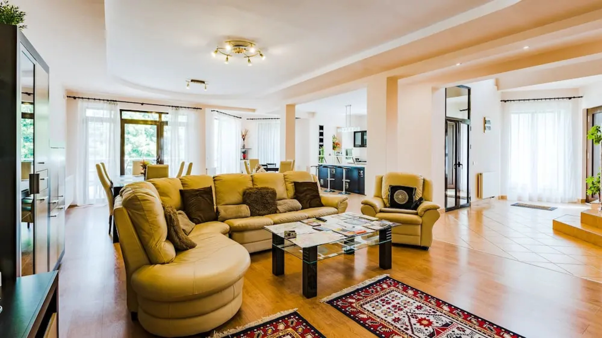 Flora Luxury House