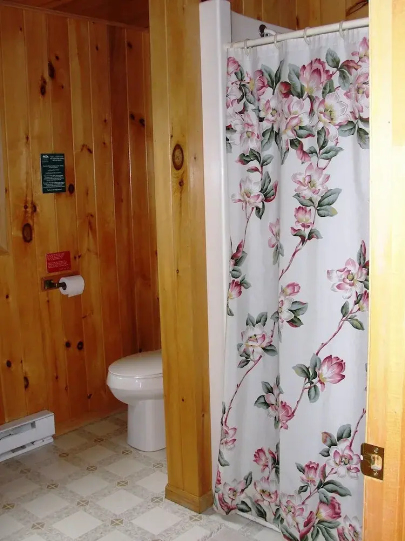 Pine Point Lodge, Resort & Motel