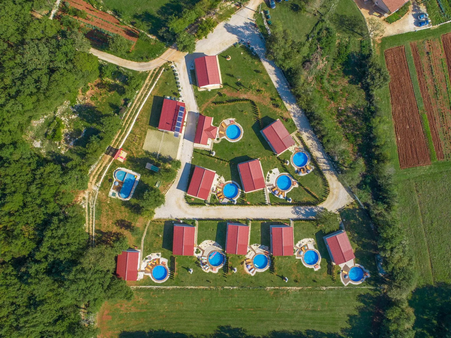 Holiday house with private pool for 6-8 persons in the holiday park Jelovci