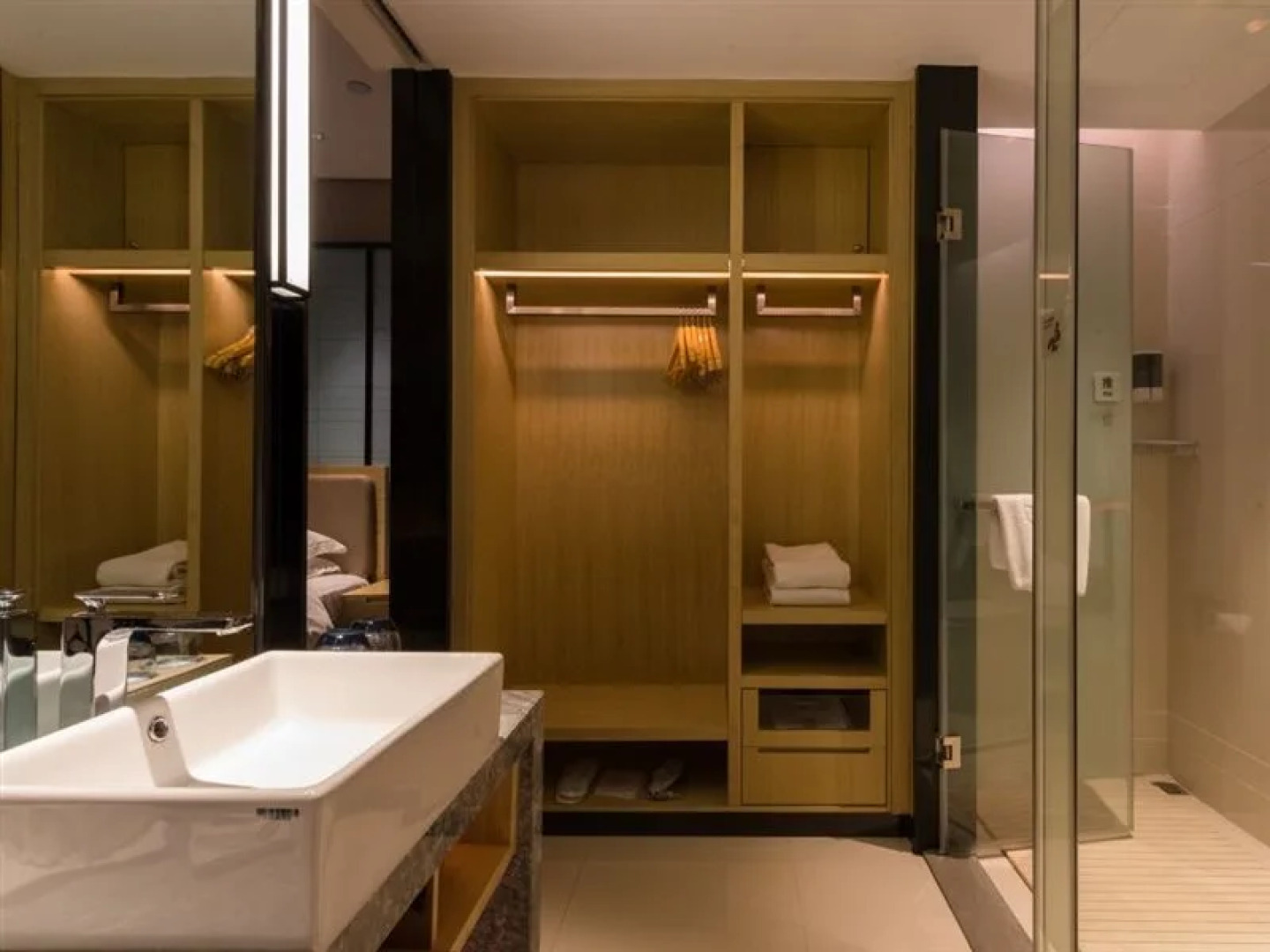 Echarm Hotel (Nanning Jiangnan Wanda Plaza Baisha Avenue)