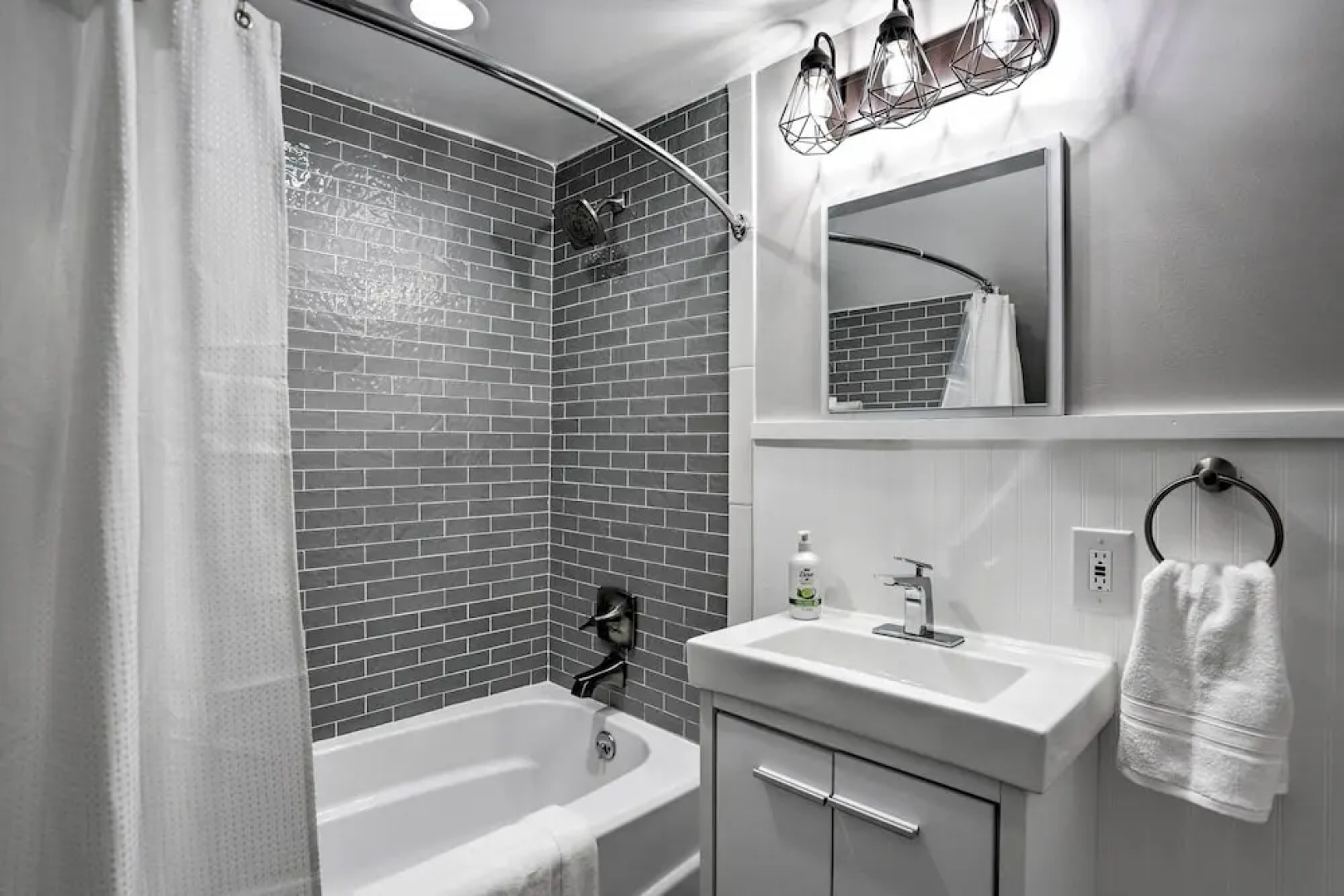 Pet-friendly Home - 1/2 Mi to Downtown Willoughby!