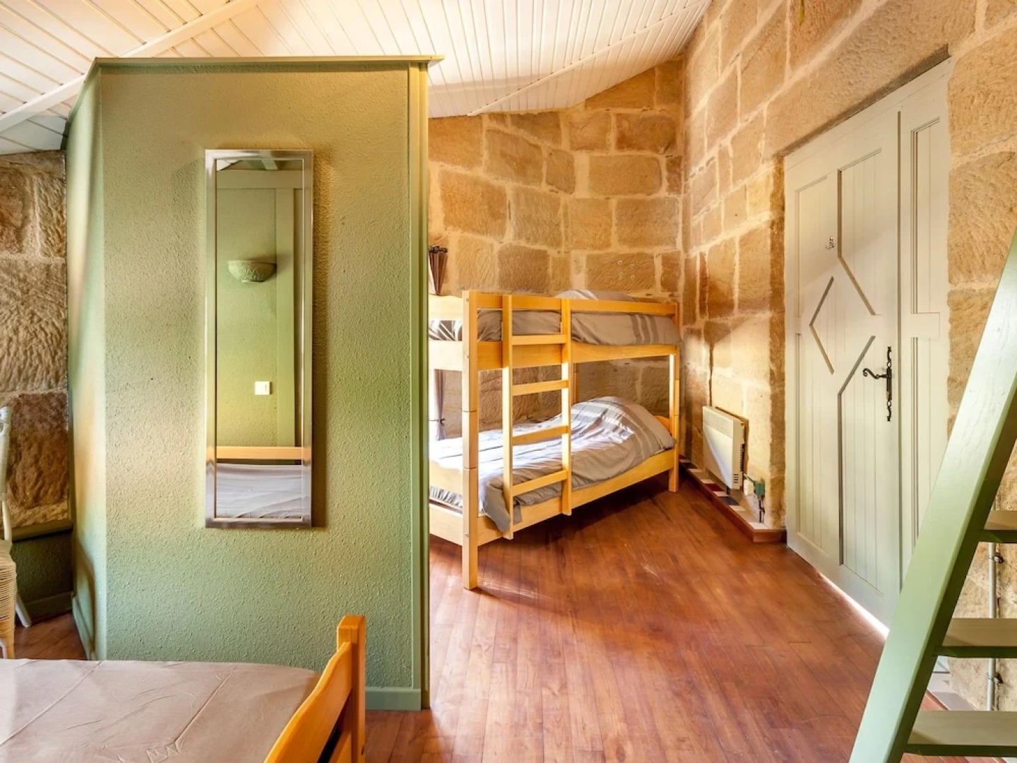 Lush Mansion in Lacapelle-marival With Jacuzzi