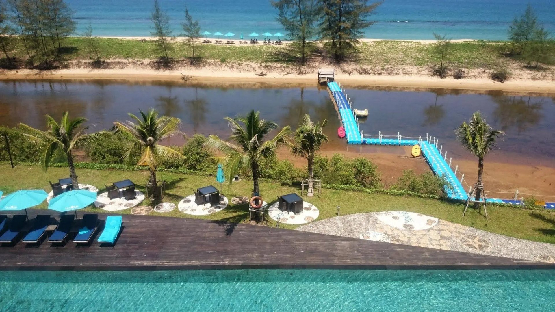 Le Coral Beach Resort and Cafe