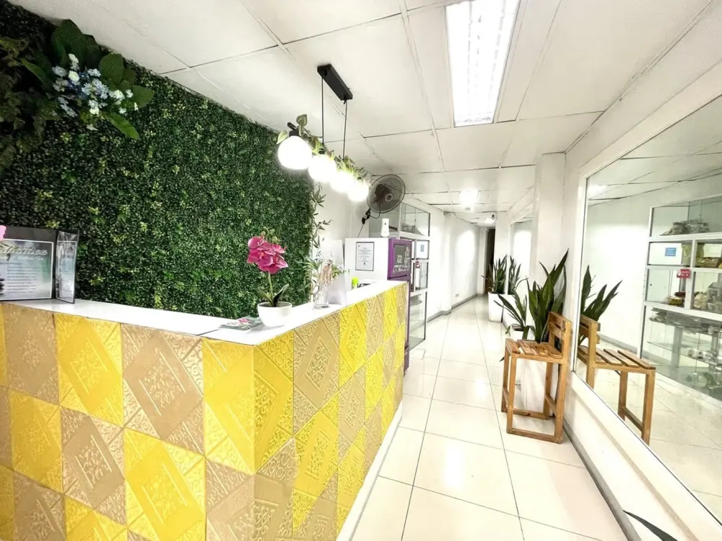 Super OYO 910 Sabaidee Suites