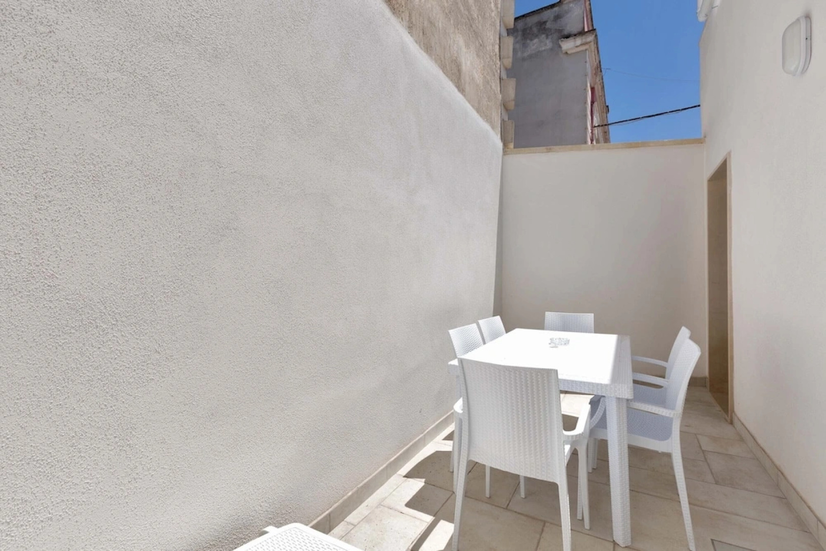 2485 Casa Silvana by Barbarhouse