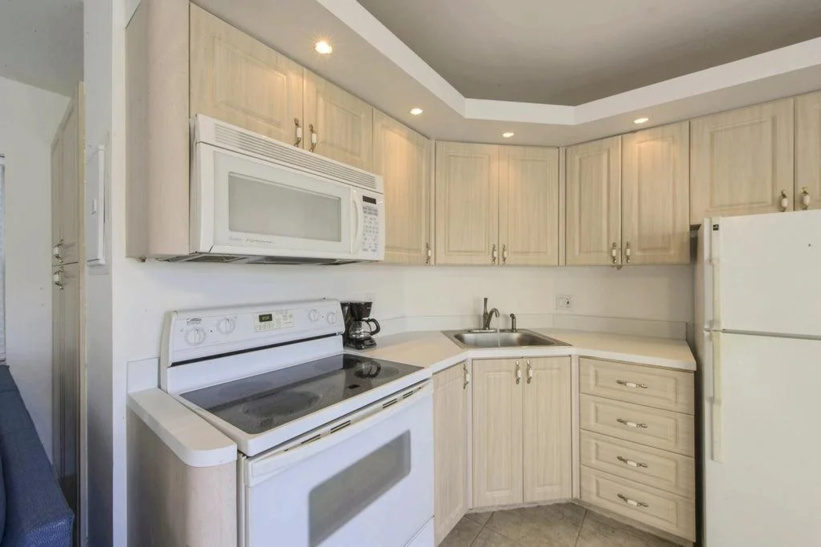 Sea Beach Plaza - Near Jungle Queen Riverboat