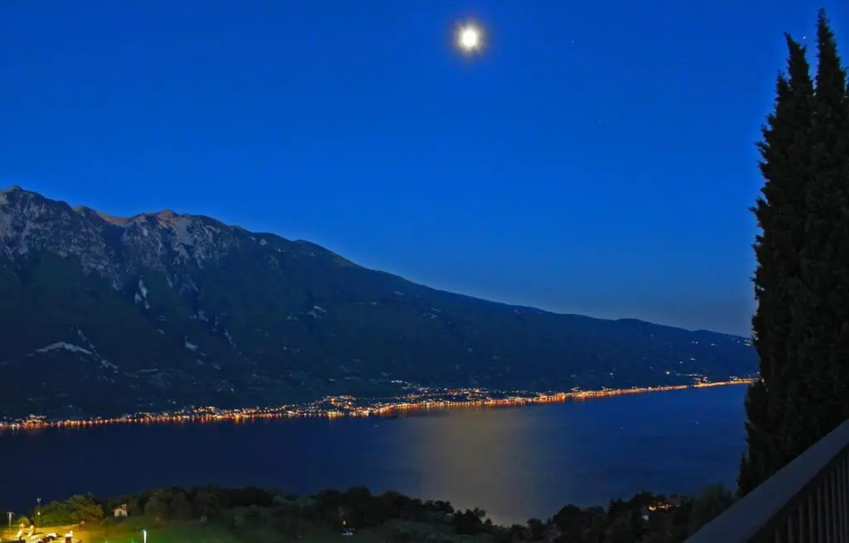 La Quiete 19 Lake view apartment by Gradadomusmea