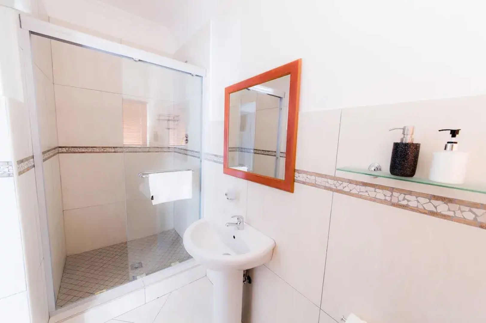 Nama White Guest House