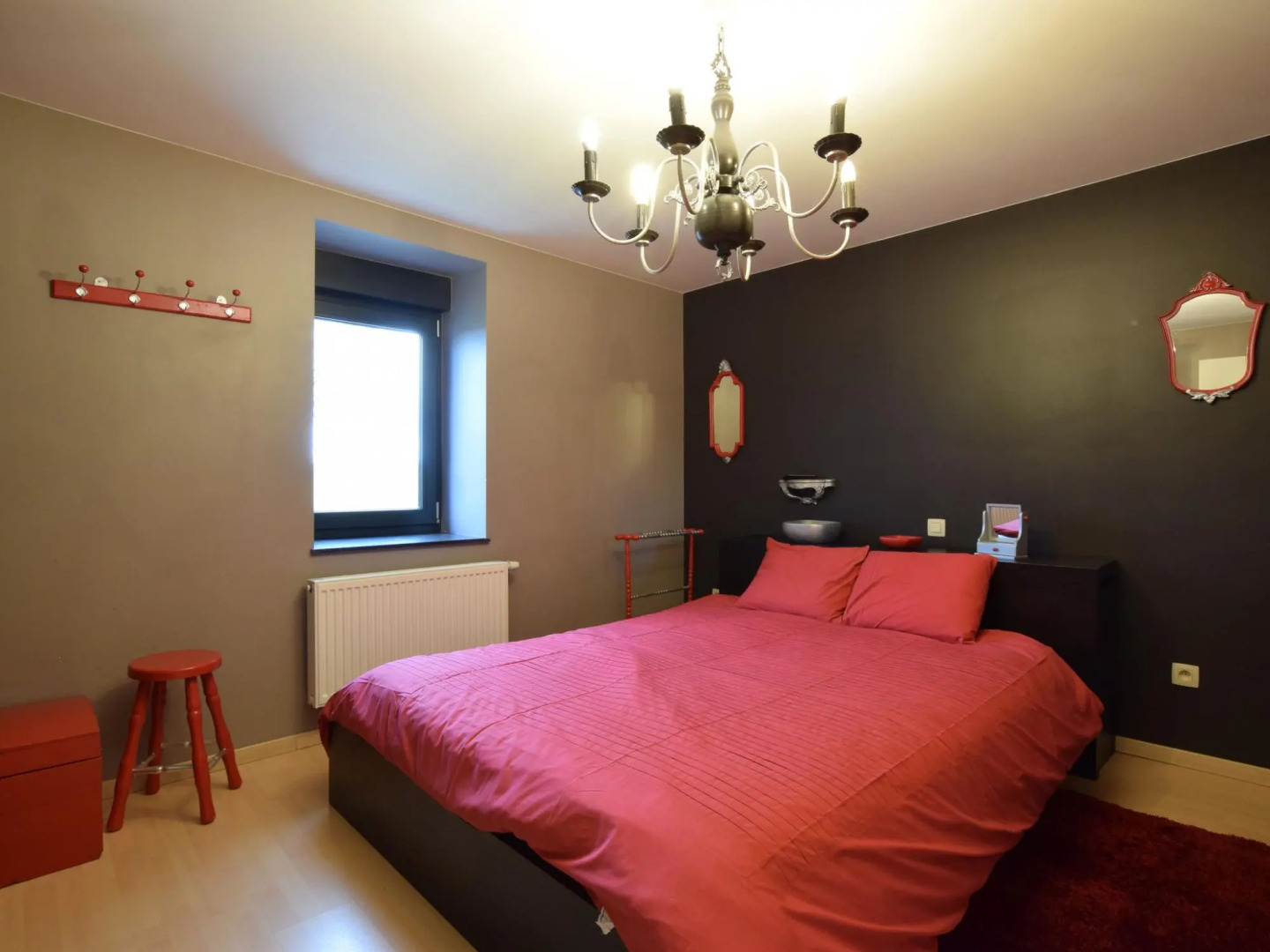 Luxury Cottage in Vaux-sur-Sure with Sauna and Jacuzzi