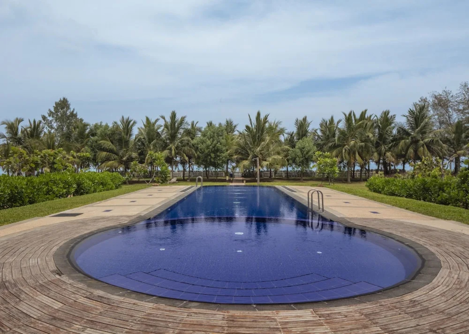 CASAMIA Oceanfront Condo Nilaveli