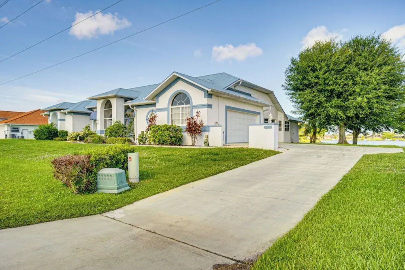 Poolside Bliss & Lake Fun: Florida Getaway!